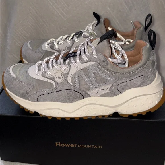 NWT Flower Mountain SOLIN UNI
Suede and technical fabric sneakers - Light grey - Picture 13 of 15